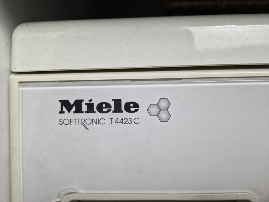 Продавам сушилня Miele Softtronic T4423 C.