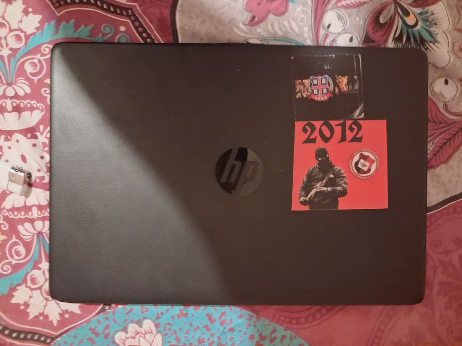 Vand leptop aproape nou