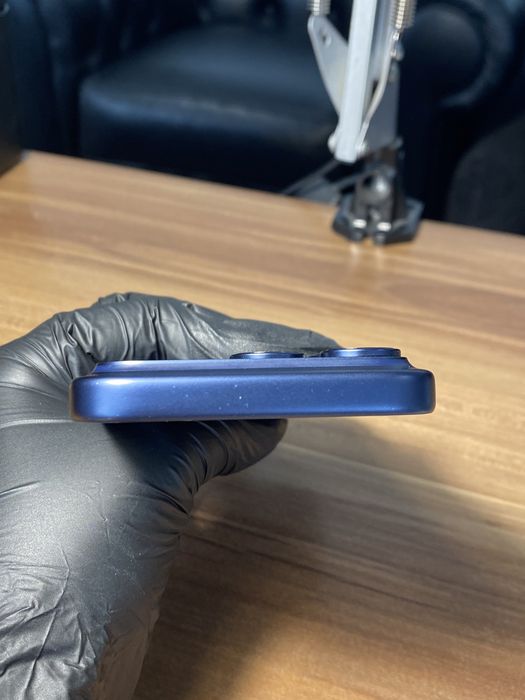 iPhone 17 Pro, 512 GB, Deep Blue, Foarte bun, Functioneaza in orice retea, Nu are semnal in Italia