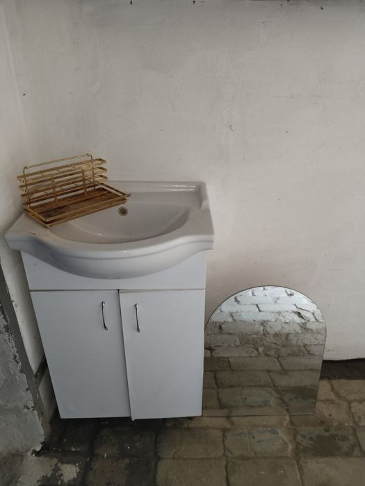 Раковина с тумбой