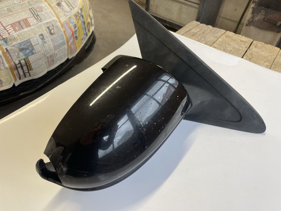 Продавам дясно огледало за Мазда3 2010г