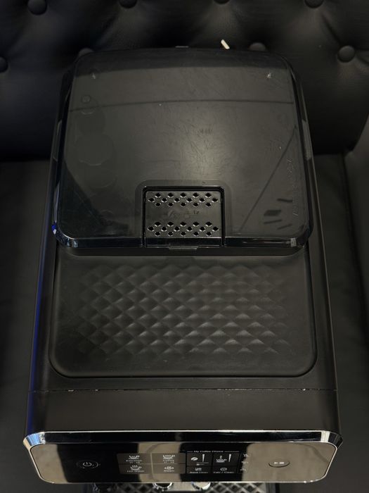 Продавам кафемашина Philips EP2220