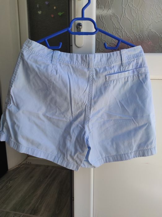 Pantaloni scurți