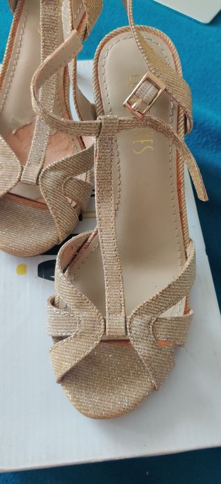 Sandale.elegante material textil