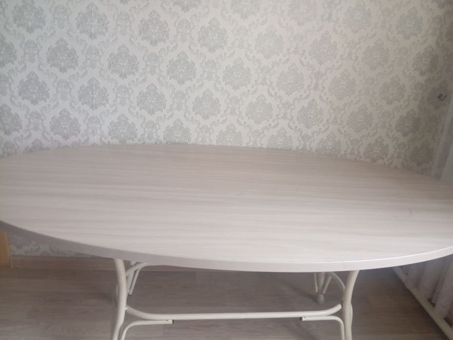 Кухенный стол авальный