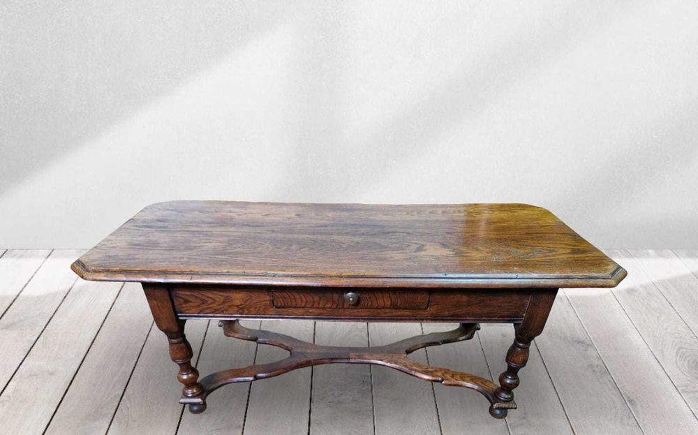 Холна маса изработена от пълен дъбов масив с един брой чекмедже