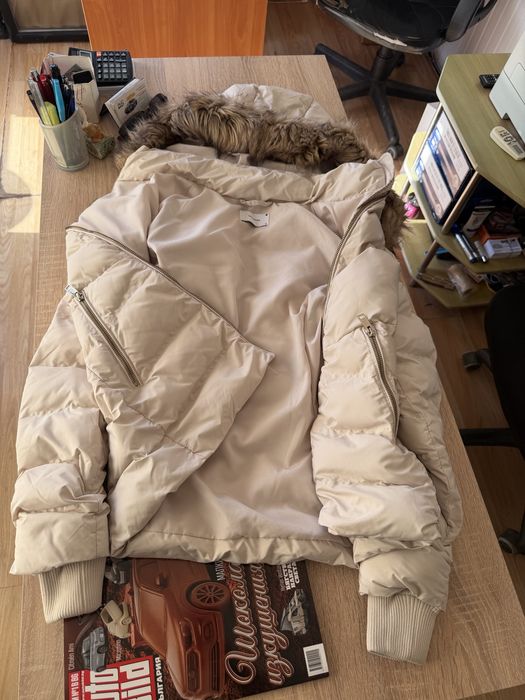 Продавам два броя зимни якета за момичета