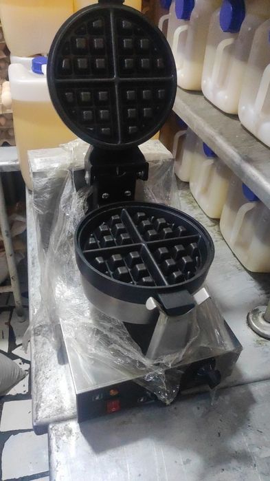 Продам срочно вафельницу