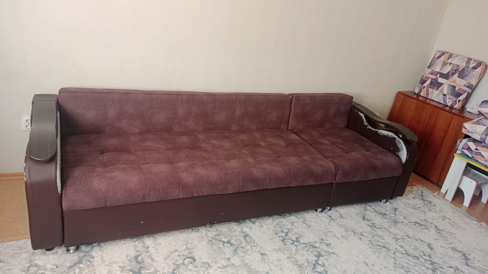 Продаются диван средний состояние