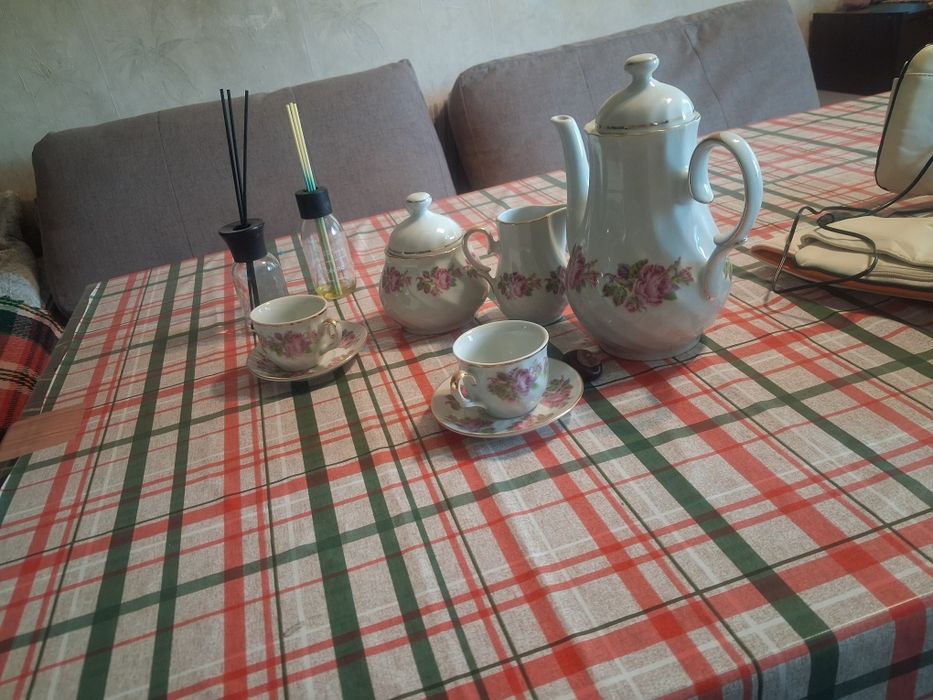 Продавам сервиз за чай