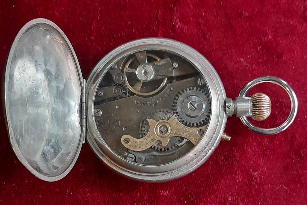 Швейцарски джобен часовник