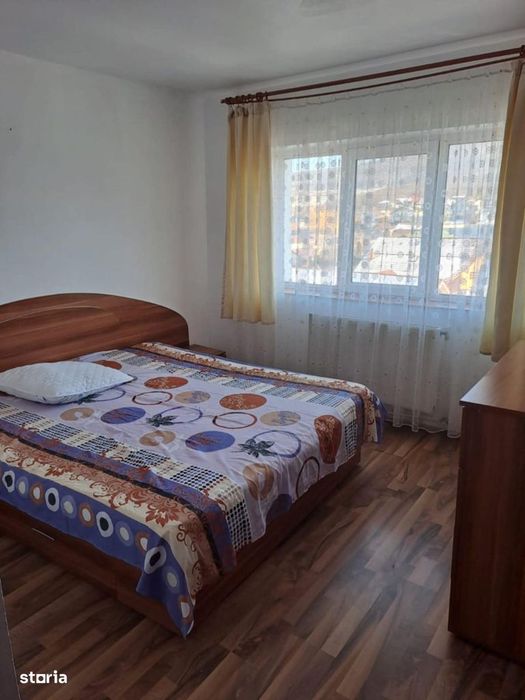 Apartament 3 camere 67 mp, etajul 4/5, zona Bradet