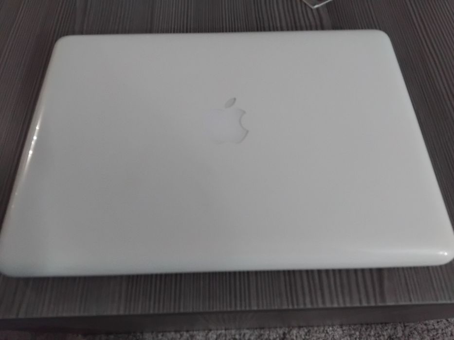 Продавам Apple MacBook A1342