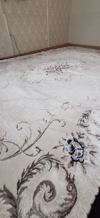 Ковёр белый производитель Иран