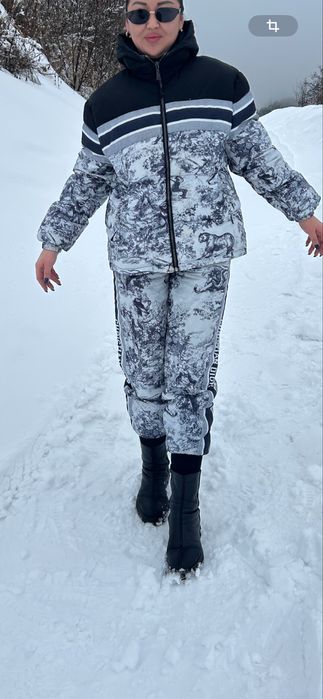 Продам зимний модный костюм Диор ( оригинал)