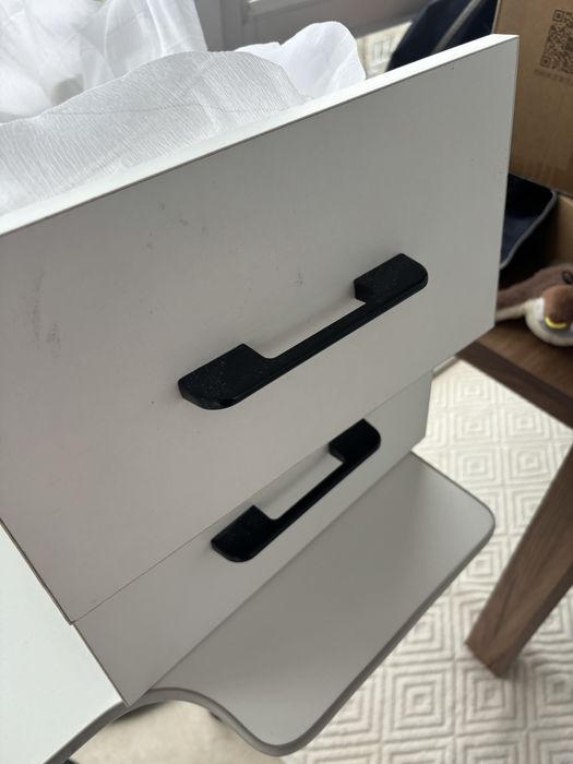 Продам маникюрный стол