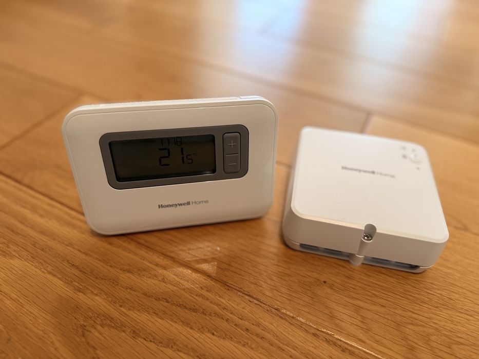 Termostat Honeywell T3R, programabil pe 7 zile, wireless, alimentare baterii AA