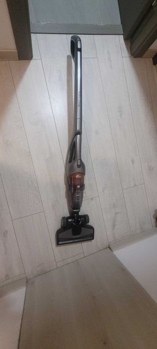 Aspirator vertical 2 in 1 Philips, fara fir