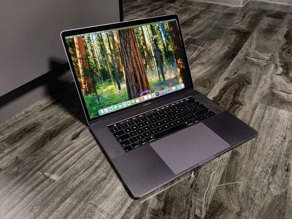 Apple MacBook Pro Retina Touchbar