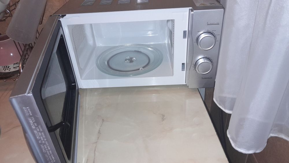 Vând Cuptor cu Microunde