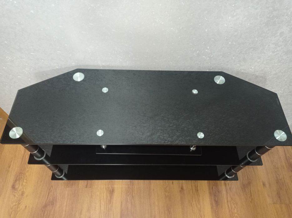 Стеклянная тумба под телевизор