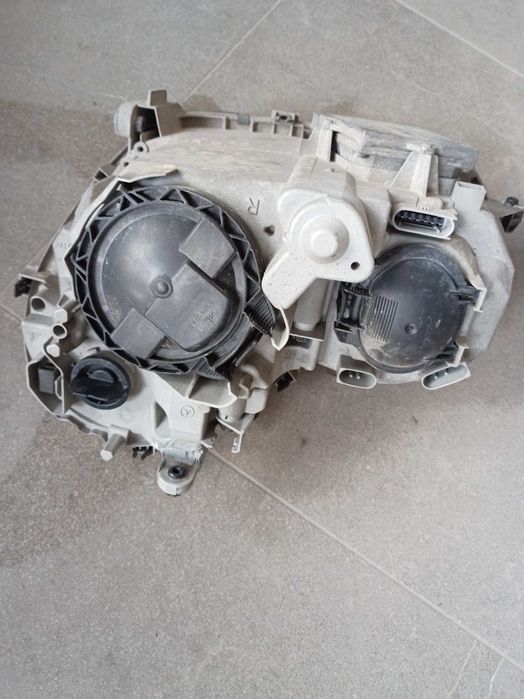 Фарове за Mercedes Benz C320