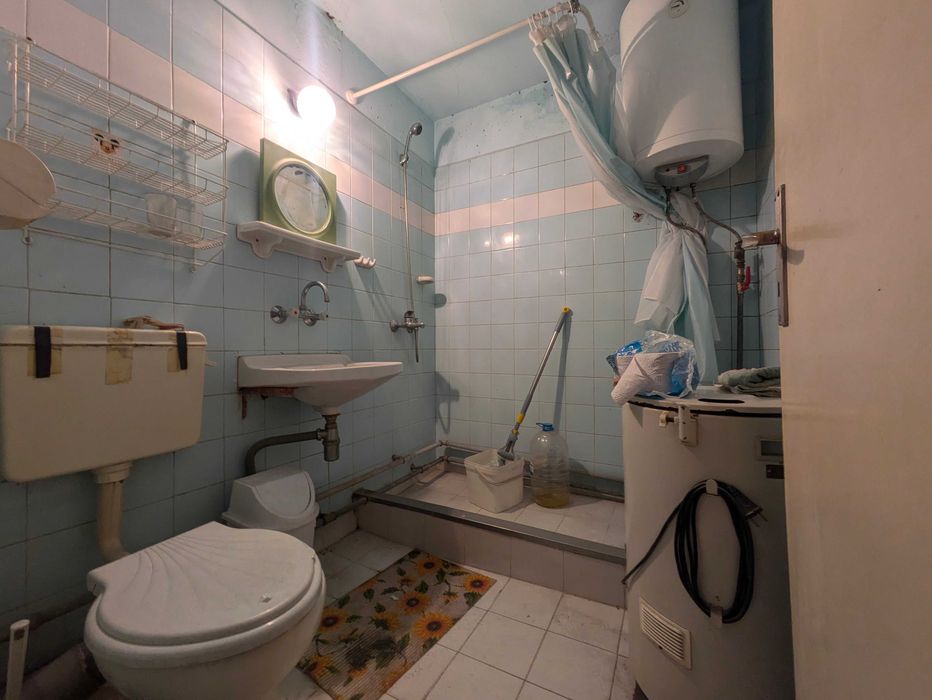 Продава се Двустаен апартамент в Шумен, Център - 62 кв.м за 1694 €/кв.м - Снимка #3