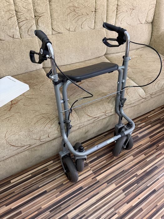 Vând Cadru de Recuperere bătrâni dizabilități cu sezut si frane