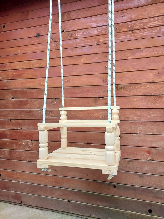 Дървени детски люлки.