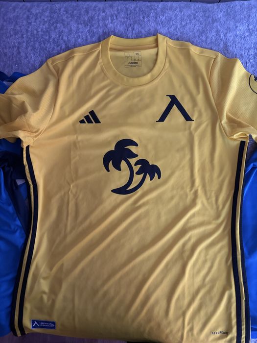 Фланелки на Левски