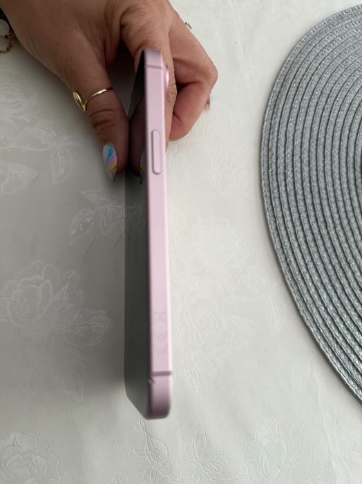 iPhone 15 Pink 128 GB – работи перфектно, с кутия и подарък кейсове