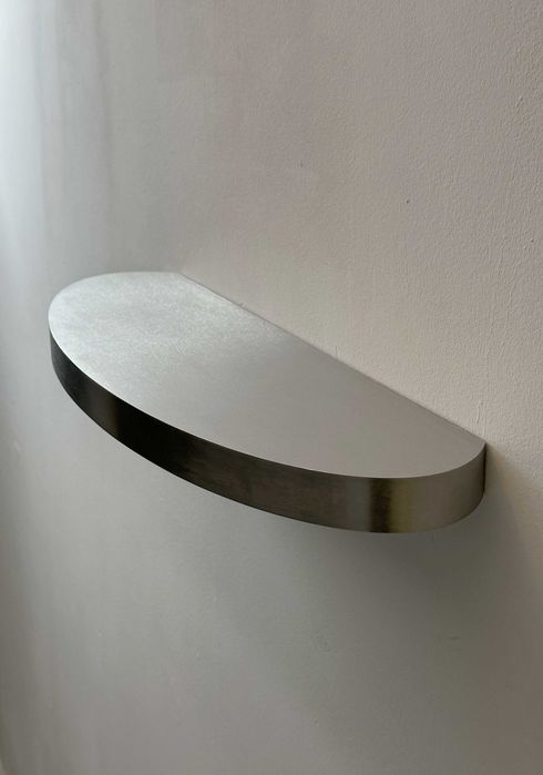 Дизайнерски рафтове от неръждавейка