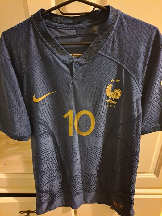 Vand tricouri de fotbal de la diferite echipe marimea L