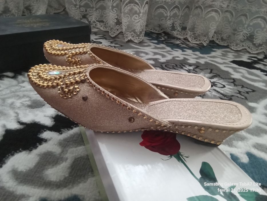 Kelinlarga koylaklar Xolati yangi kiyilmagan