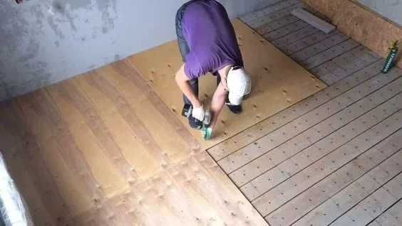 Установка плинтусов настил паркета ламината деревянных полов шлифовка