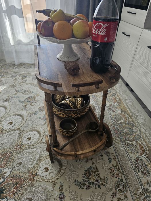 Сервировочный стол