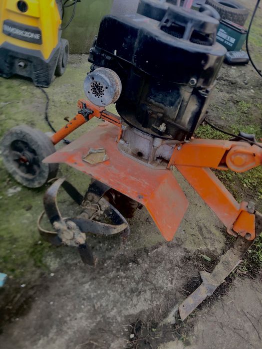 Vând motocultor (freză de grădină) cu motor Briggs & Stratton 4 CAI