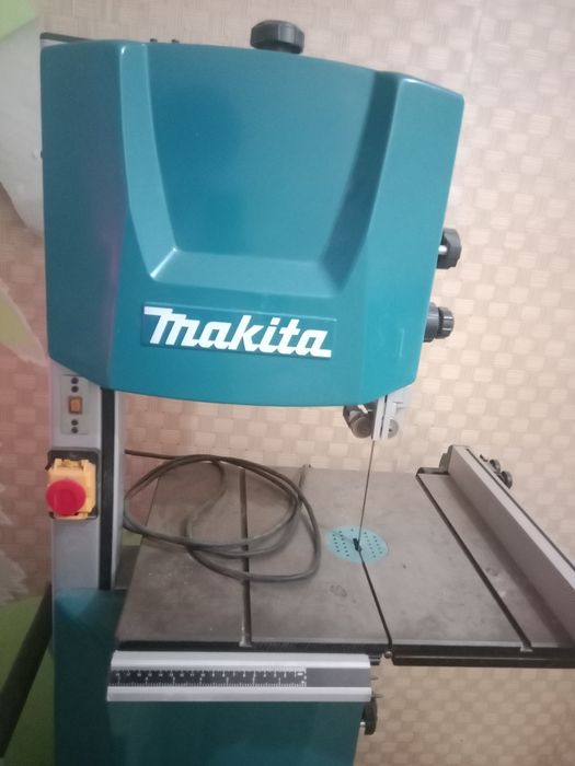 Ленточная пила по дереву срочно продам
