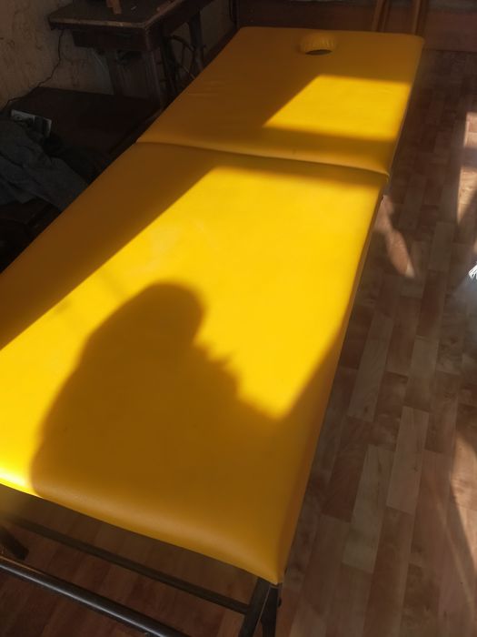 Продаётся складной массажный стол