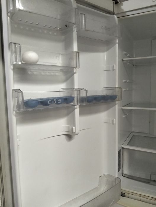 Срочно продам холодильник LG