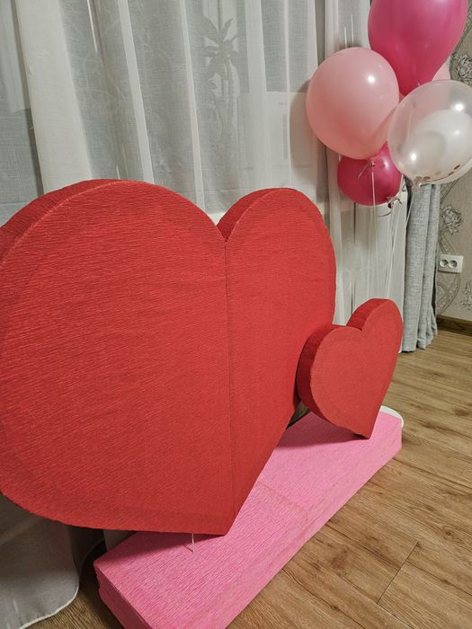 Декор в форме сердца + подставка для шаров + шары + гирлянда