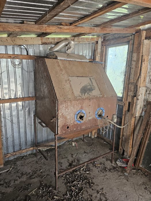 Cabina de sablat cu ventilație și led