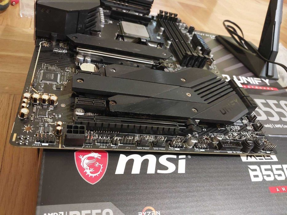 AMD Ryzen 7 5800X + MSI MEG B550 UNIFY Wi-Fi