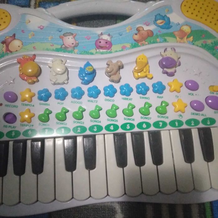 Jucarie muzicală/ pian cu baterii