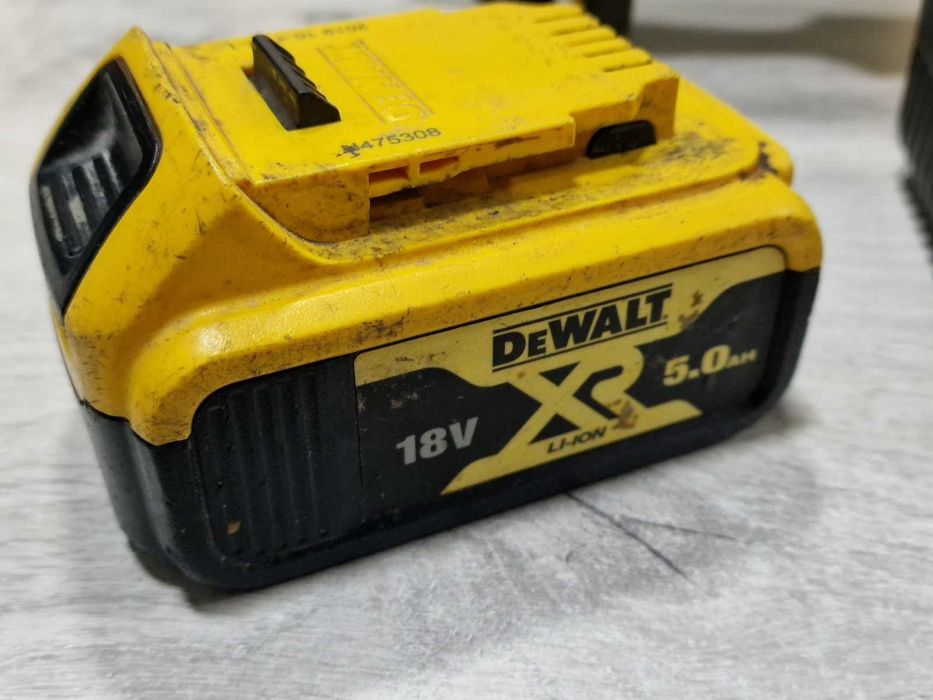 Акумулаторен компактен саблен трион DeWalt DCS367 + батерия и зарядно