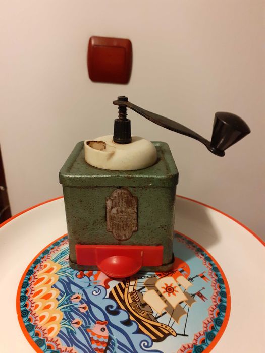 Rasnita romaneasca Resita vintage