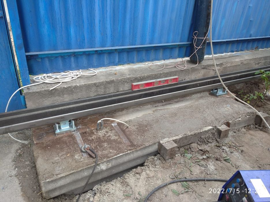 Консоли для ворот. Ролики для ворот