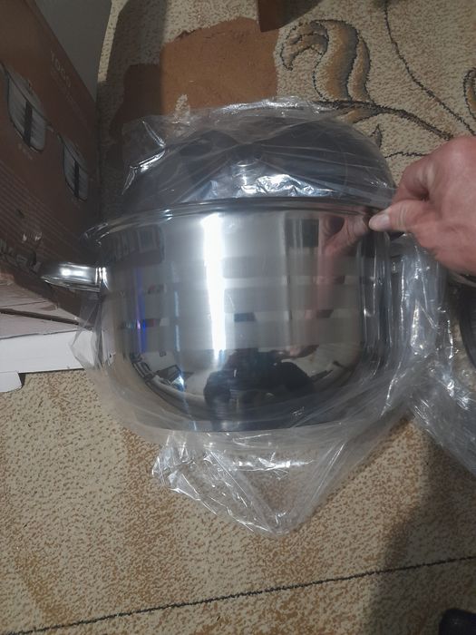 Vând set de 3 oale mari de  inox cu capac