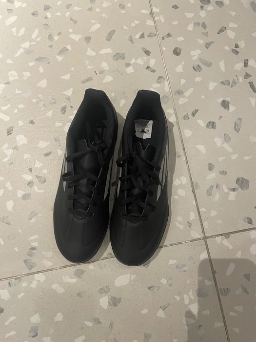 Неизползвани стоножки adidas deportivo размер 40