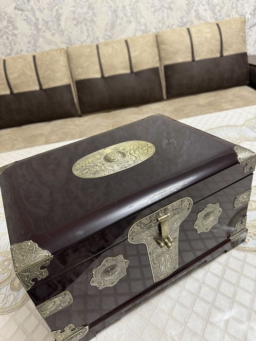 Продаю корейский сундучок антиквар